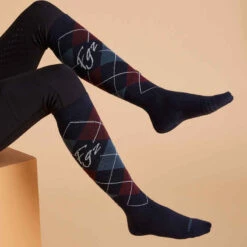 Chaussettes D'équitation 500 Adulte Motifs Graph Bourgogne/noir -Magasin De Vêtements De Sport chaussettes d equitation 500 adulte motifs graph bourgogneslashnoir 2