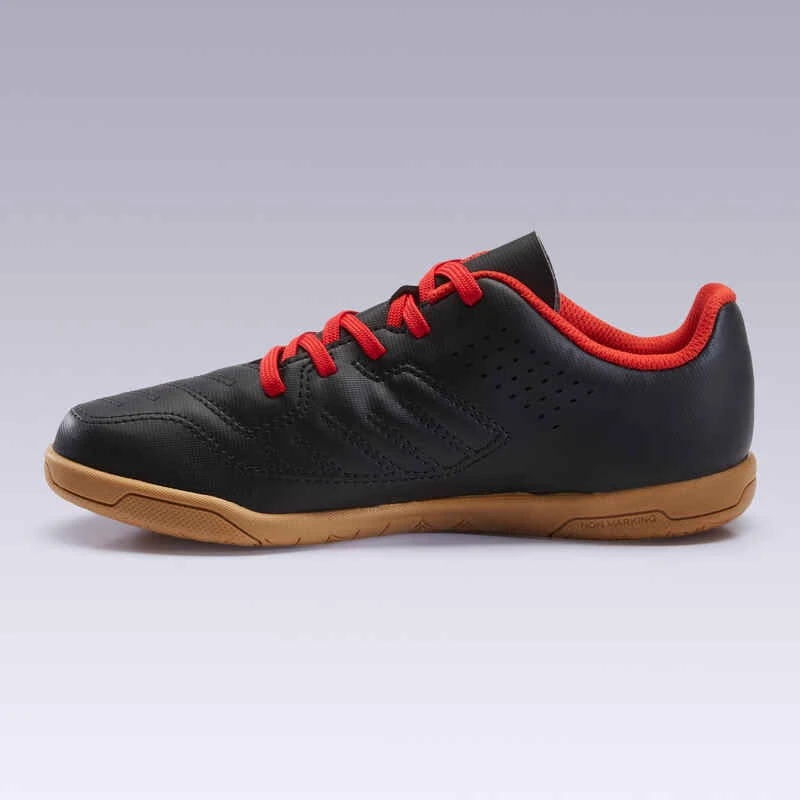 Kipsta Chaussures De Futsal Enfant 100 Noir Rouge 5 Kipsta Chaussures De Futsal Enfant 100 Noir Rouge – Image 5