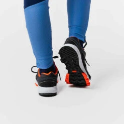 CHAUSSURES RUNNING & ATHLÉTISME ENFANT KIPRUN GRIP GRISES ET NOIRES ORANGES FLUO 9 CHAUSSURES RUNNING & ATHLÉTISME ENFANT KIPRUN GRIP GRISES ET NOIRES ORANGES FLUO -Magasin De Vêtements De Sport chaussures running athletisme enfant kiprun grip grises et noires oranges fluo 3