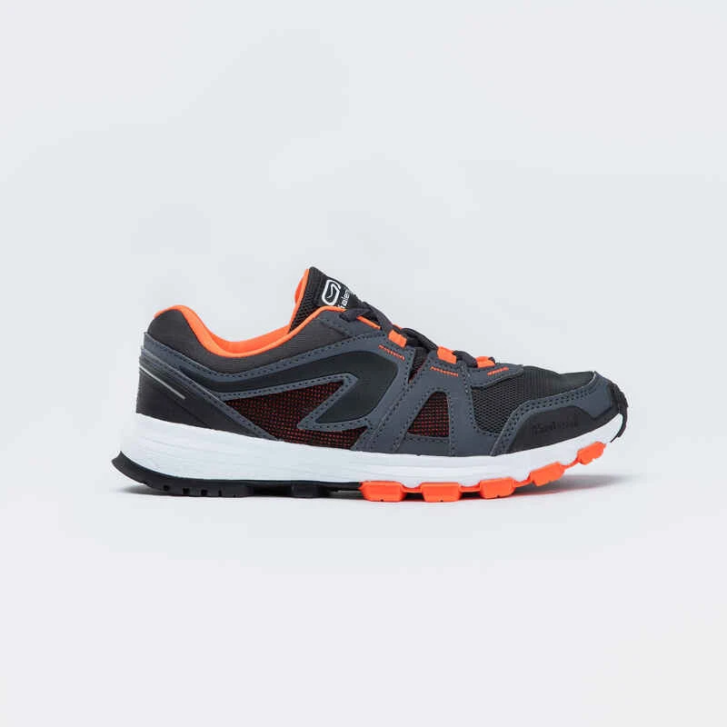 CHAUSSURES RUNNING & ATHLÉTISME ENFANT KIPRUN GRIP GRISES ET NOIRES ORANGES FLUO 1 CHAUSSURES RUNNING & ATHLÉTISME ENFANT KIPRUN GRIP GRISES ET NOIRES ORANGES FLUO