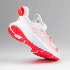 Decathlon Chaussures Enfant à Scratch - Flexibles Et Légères 11 Decathlon Chaussures Enfant à Scratch - Flexibles Et Légères -Magasin De Vêtements De Sport chaussures running enfant at flex run scratch roses et grises 2