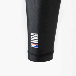 Manchon De Basketball NBA Los Angeles Lakers Adulte - E500 Noir 12 Manchon De Basketball NBA Los Angeles Lakers Adulte - E500 Noir -Magasin De Vêtements De Sport coudiere de basketball e500 noir slash nba los angeles lakers 4