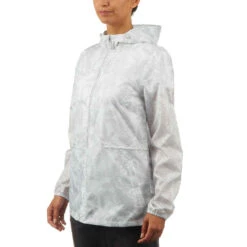 Quechua Veste Coupe Vent Et Déperlante De Randonnée - Raincut Full Zip - Femme 14 Quechua Veste Coupe Vent Et Déperlante De Randonnée - Raincut Full Zip - Femme -Magasin De Vêtements De Sport coupe pluie de randonnee nature nh100 raincut full zip femme 3