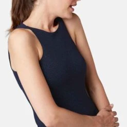Débardeur Fitness Femme Col Rond Ajustée Synthétique - 900 Bleu Marine 11 Débardeur Fitness Femme Col Rond Ajustée Synthétique - 900 Bleu Marine -Magasin De Vêtements De Sport debardeur slim avec brassiere integree 900 femme bleu marine 3