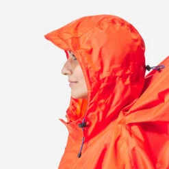Quechua Poncho De Pluie De Randonnée - MT900 - 75L - Rouge - S/M -Magasin De Vêtements De Sport poncho pluie de randonnee forclaz 75 rouge taille sslashm 4