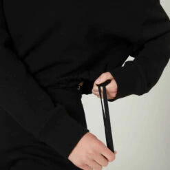 Sweat Crop Fitness Femme - 520 Noir 17 Sweat Crop Fitness Femme - 520 Noir -Magasin De Vêtements De Sport sweat 520 crop col rond avec lien de serrage majorite coton fitness noir 8