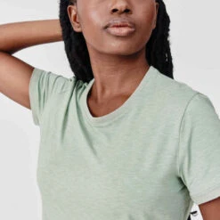 Kalenji T-shirt Running Doux Et Respirant Femme - Soft Kaki 12 Kalenji T-shirt Running Doux Et Respirant Femme - Soft Kaki -Magasin De Vêtements De Sport t shirt running respirant femme soft gris 2