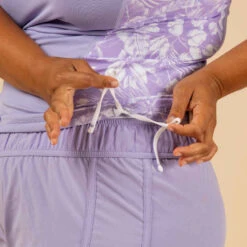 Tee Shirt Anti UV Surf Top 500 Manches Courtes Femme Parme Et Floral SELVA -Magasin De Vêtements De Sport tee shirt anti uv surf top 500 manches courtes femme turquoise et blanc 4