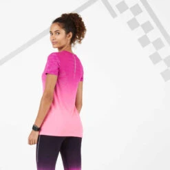 TEE SHIRT RUNNING FEMME RESPIRANT KIPRUN CARE ROUGE -Magasin De Vêtements De Sport tee shirt running femme respirant kiprun care corail 2